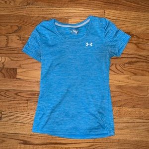 Under armour semi fitted t shirt medium